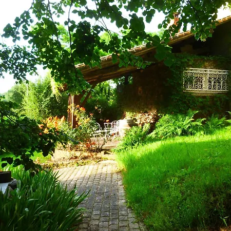 Maison Chaleureuse A Terres-de-haute-charente Avec Jardin Holiday home *