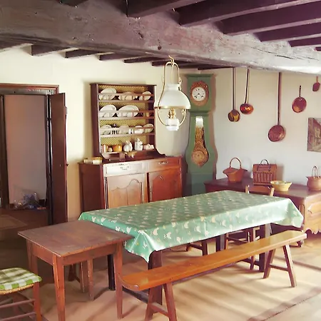 Maison Chaleureuse A Terres-de-haute-charente Avec Jardin Holiday home Saint-Germain-et-Mons